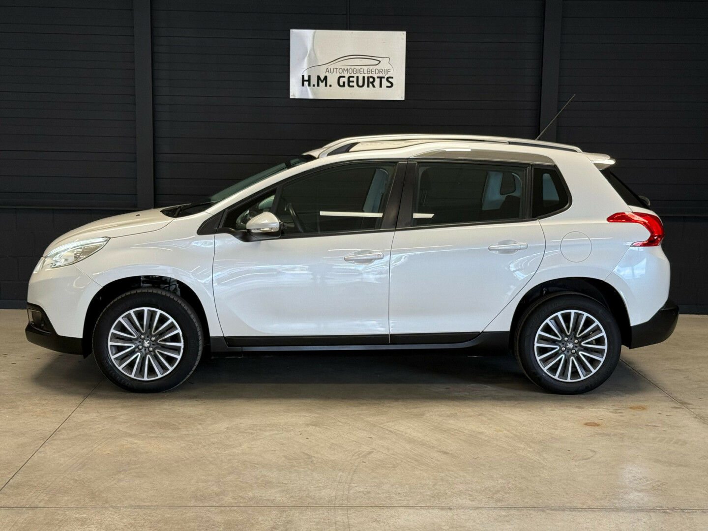 Peugeot-2008-1